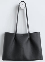 Load image into Gallery viewer, Amos frrry shoulder bag long handle simple elegant design. black lindos leather