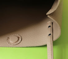 Load image into Gallery viewer, Tomo
