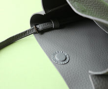 Load image into Gallery viewer, Tomo
