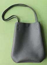 Load image into Gallery viewer, Tomo
