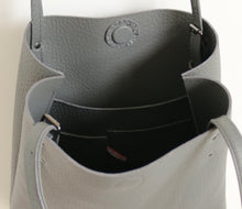 Load image into Gallery viewer, Tomo
