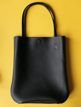 Load image into Gallery viewer, Tomo
