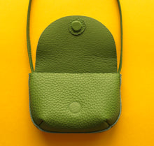 Load image into Gallery viewer, Bibi
