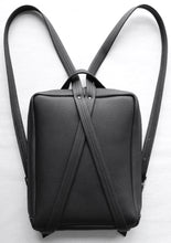 Load image into Gallery viewer, Fig backpack frrry black loop
