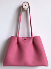 Load image into Gallery viewer, Amos frrry shoulder bag long handle spacious button closure pink lindos  calf leather
