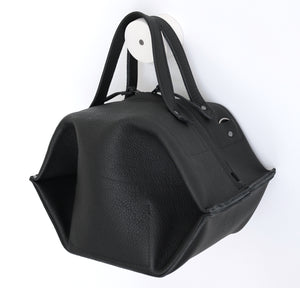 pumpkin frrry. foldable bag. black leather. side view. shoulder strap.