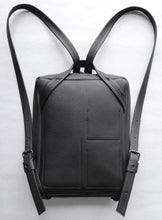 Load image into Gallery viewer, Fig backpack frrry black three inside pockets. back view.

